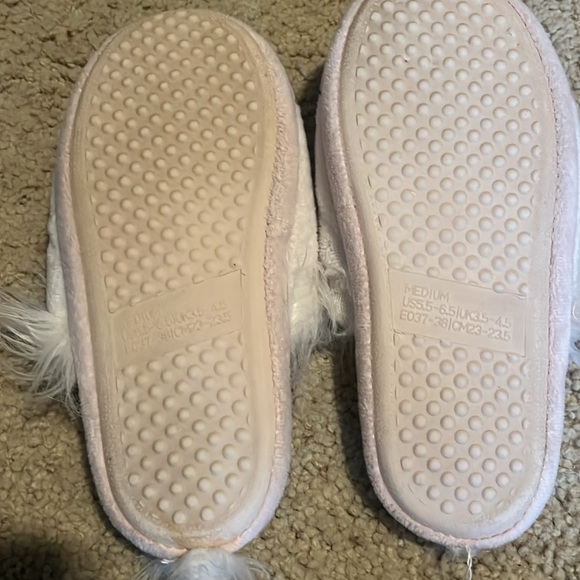 Unicorn slippers - Picture 3 of 7